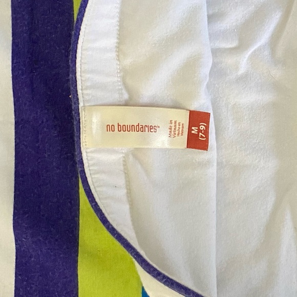 Cute form fitting strapless top. - Picture 2 of 3